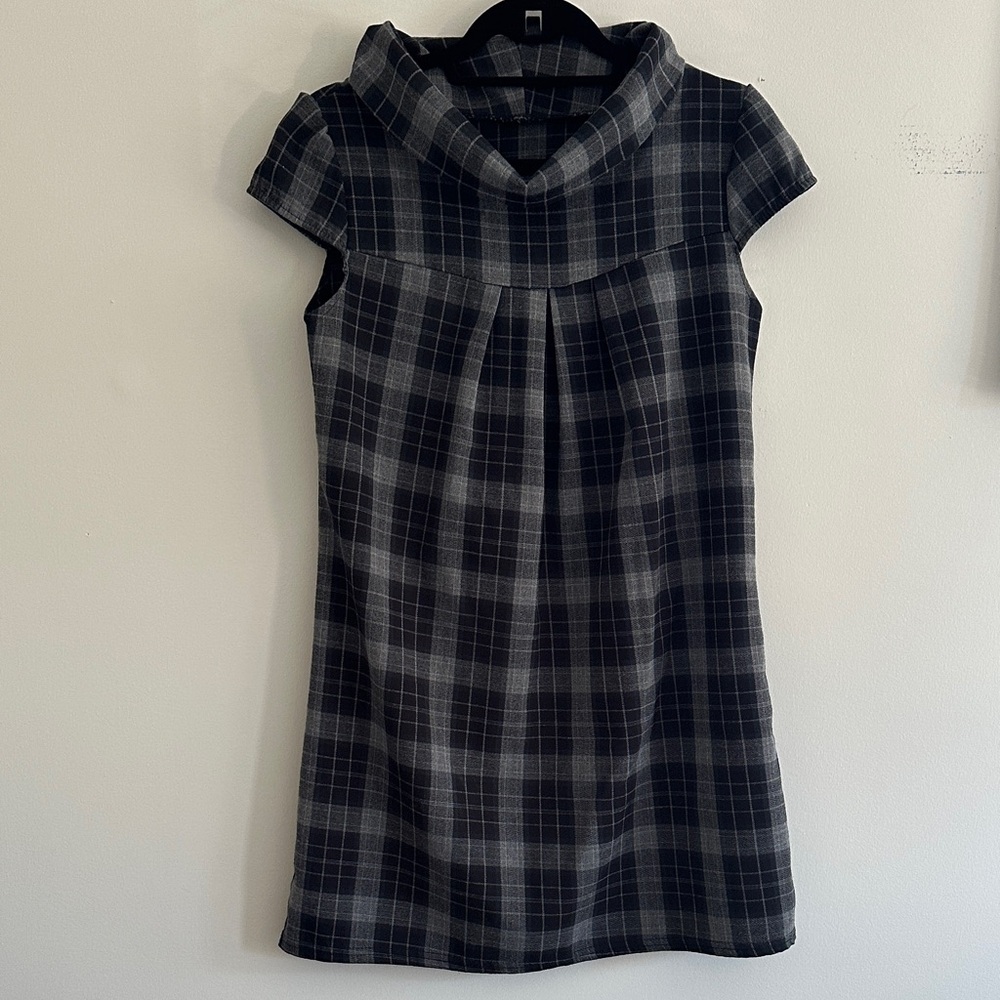 Plaid Short Sleeve Shift Dress in Black and Gray